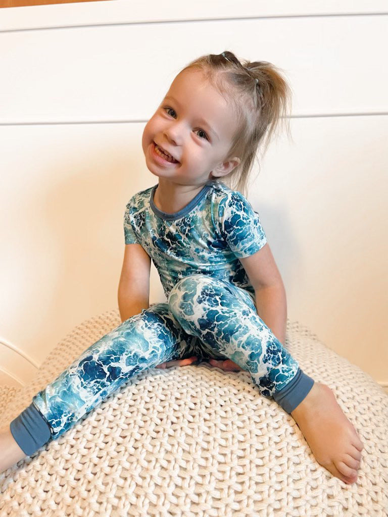 Happiness Comes in Waves 2 Piece Short Sleeve Pajamas