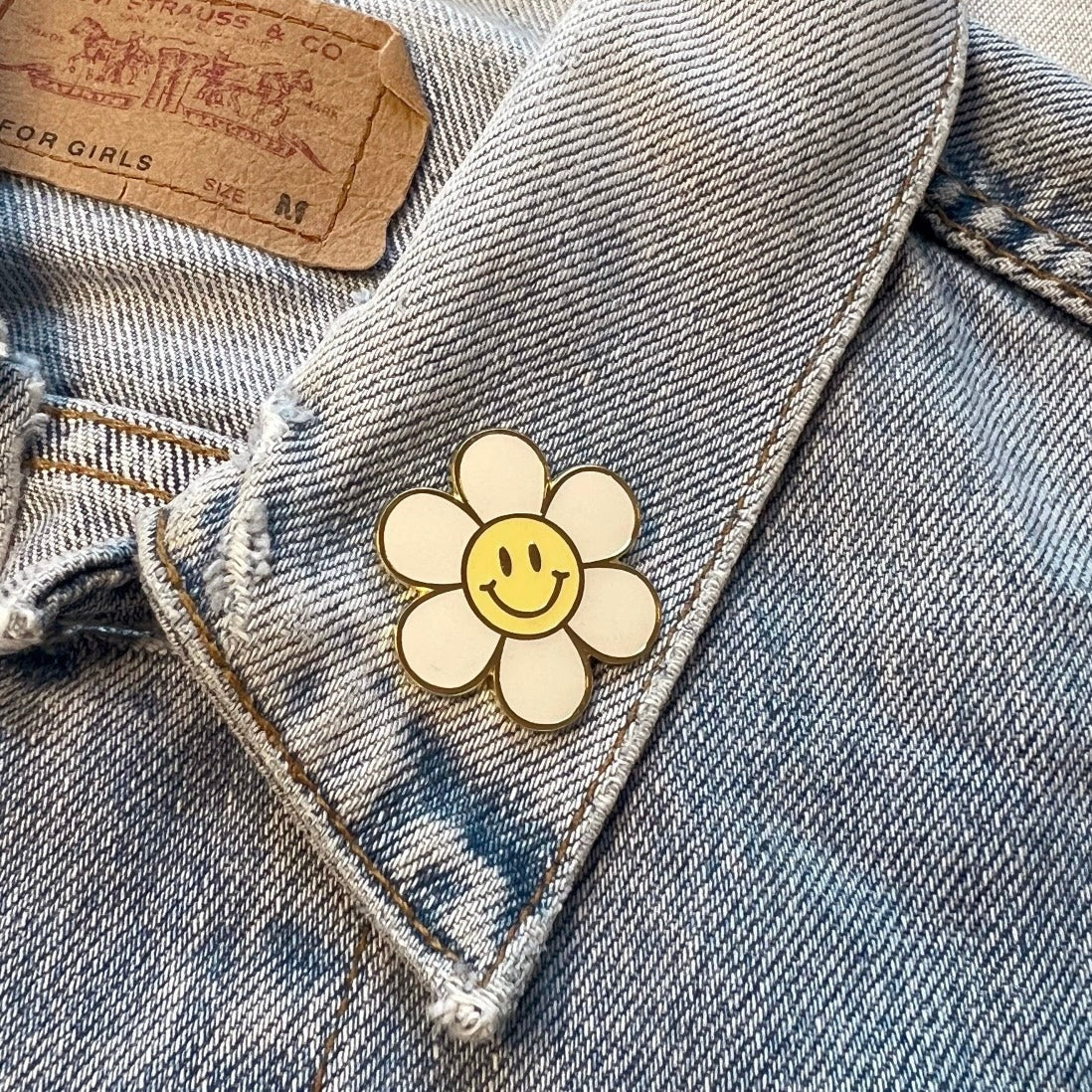 Smiley Daisy Enamel Pin